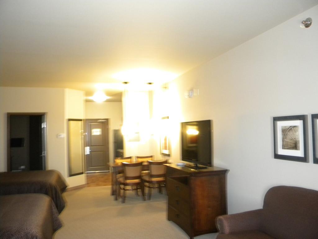 Teddy'S Residential Suites Watford City Exteriér fotografie