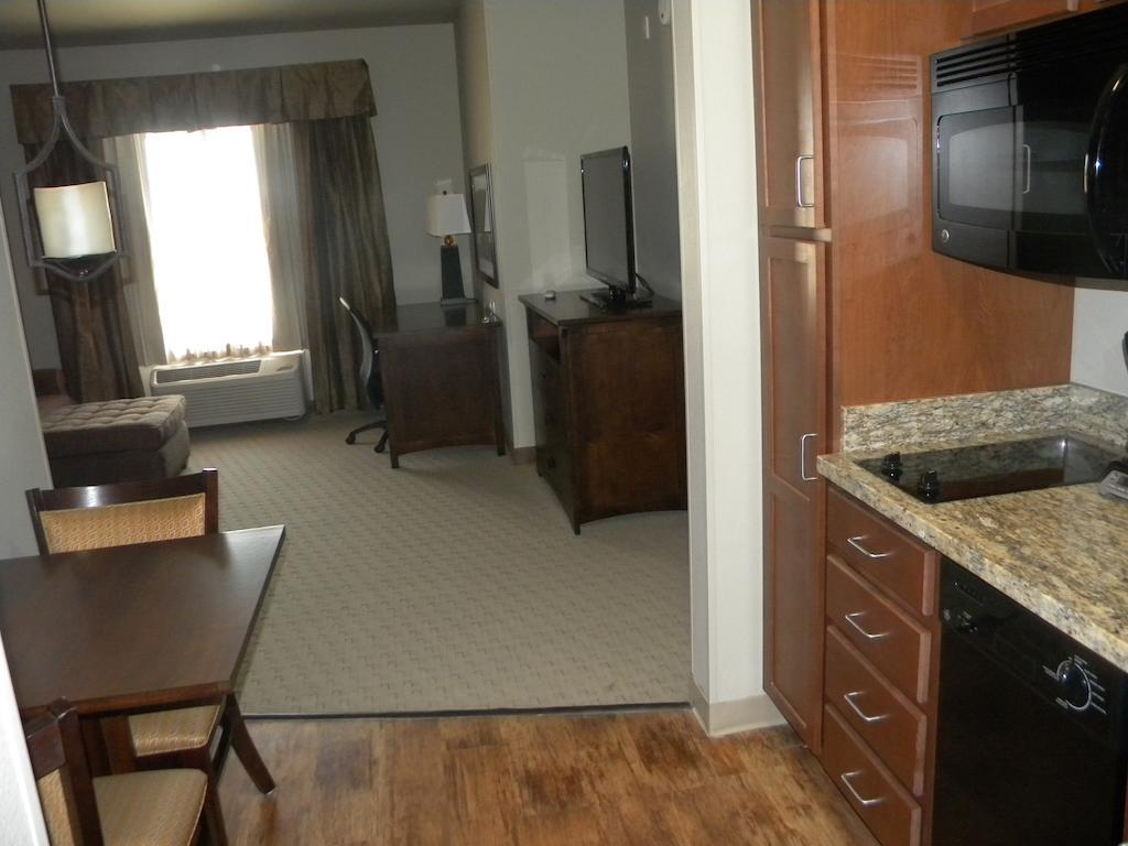 Teddy'S Residential Suites Watford City Exteriér fotografie