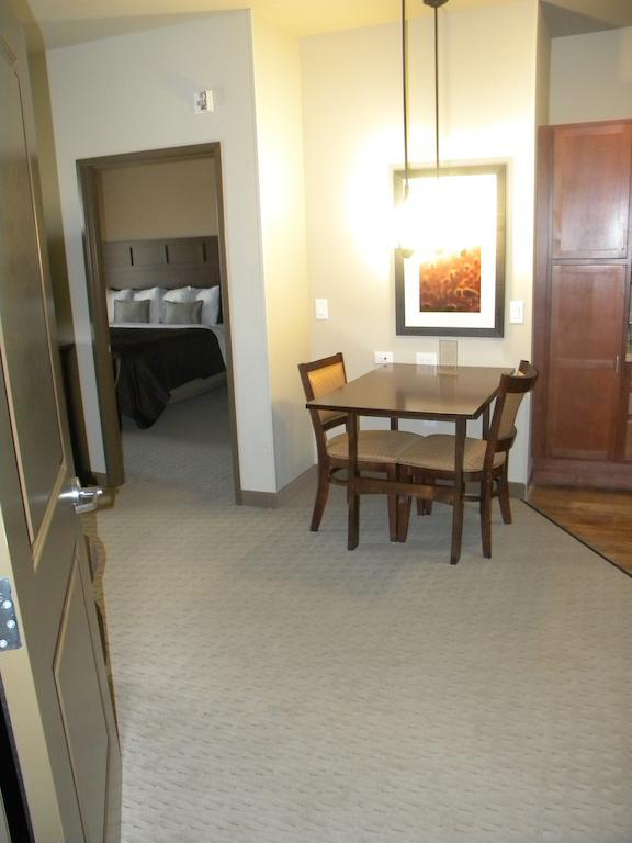 Teddy'S Residential Suites Watford City Exteriér fotografie
