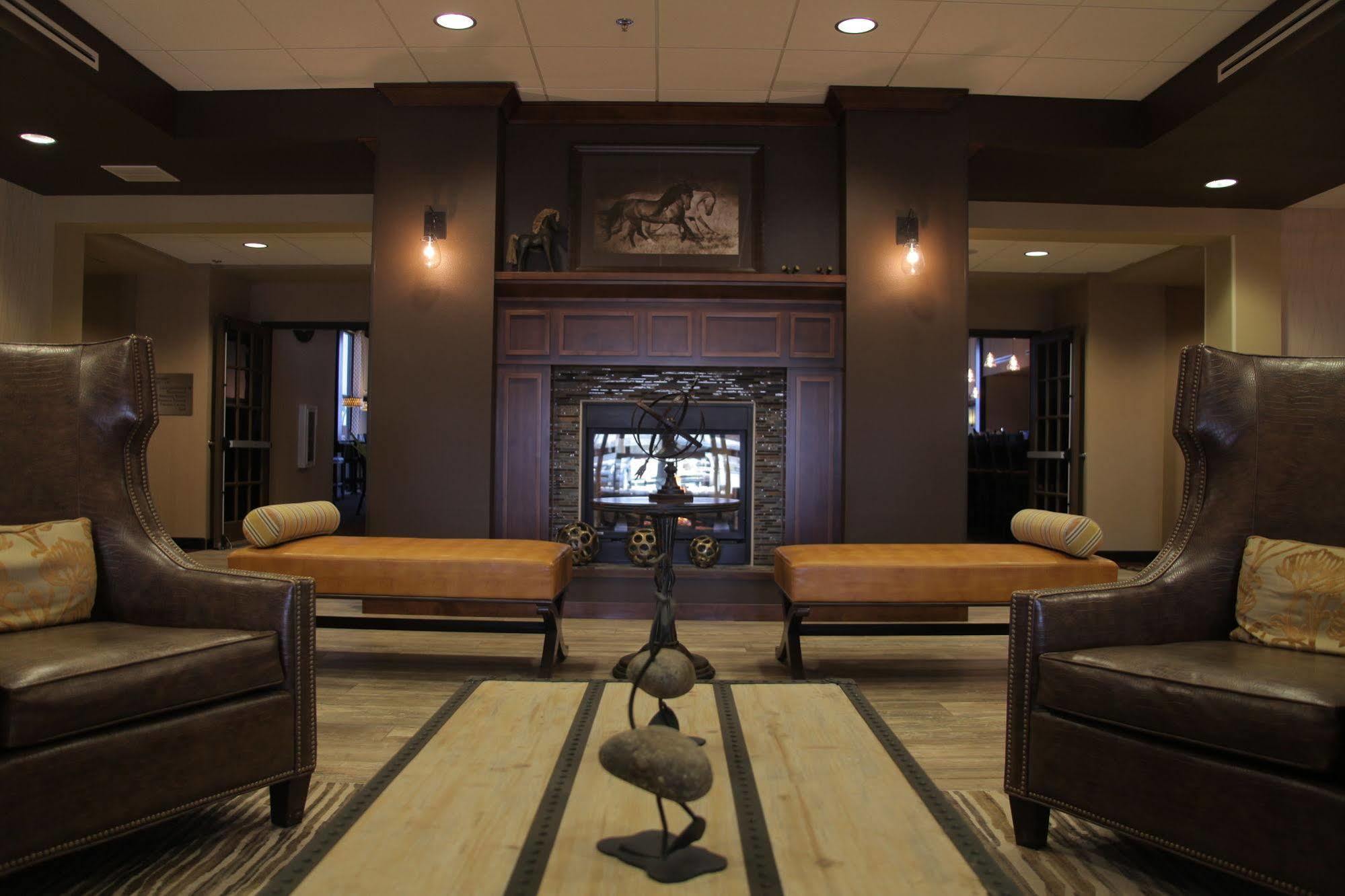 Teddy'S Residential Suites Watford City Exteriér fotografie