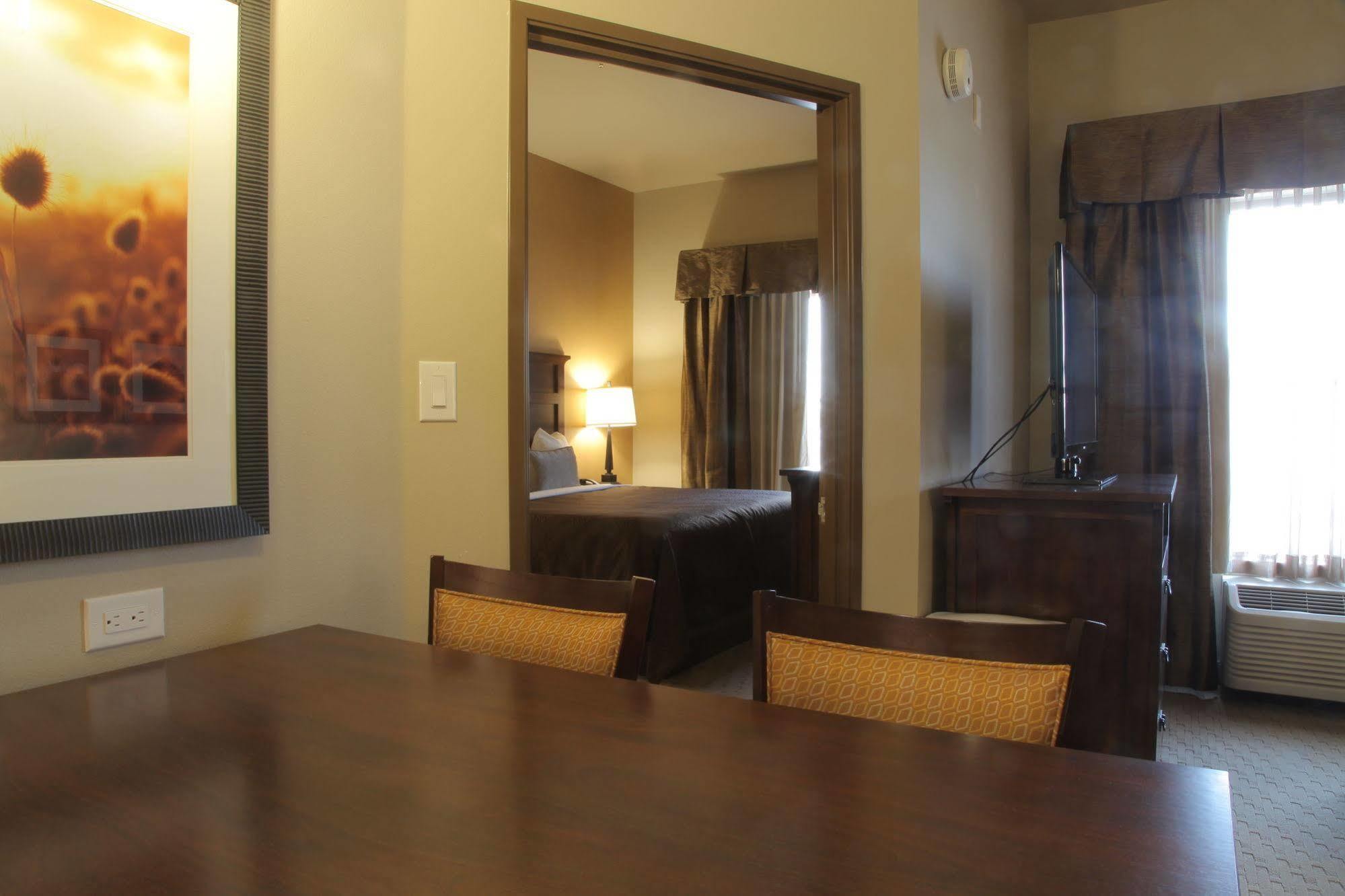 Teddy'S Residential Suites Watford City Exteriér fotografie