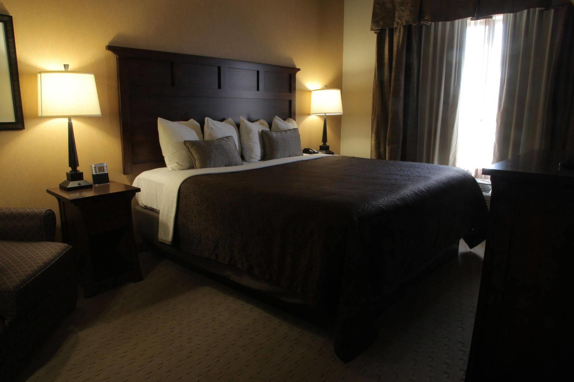Teddy'S Residential Suites Watford City Exteriér fotografie