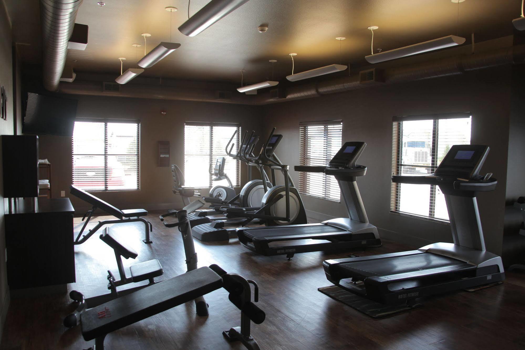 Teddy'S Residential Suites Watford City Exteriér fotografie